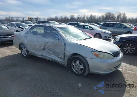 2002 Toyota Camry Le V6 z USA, uszkodzony, nr VIN 4T1BF30K32U020745